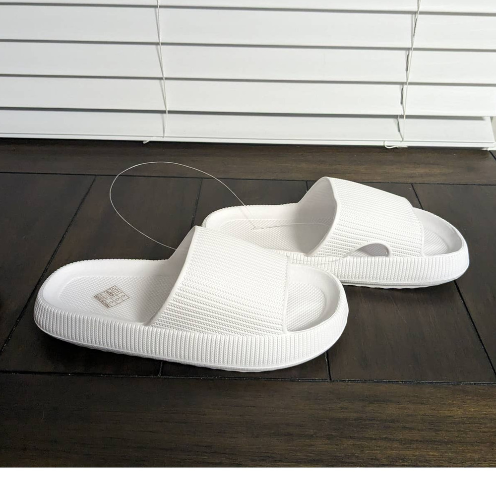 Women's NWT Super Soft 6.5/7 Thick Platform Slides Non-Slip Slippers,